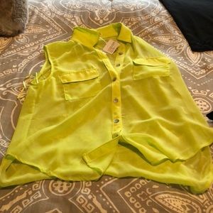 Sleeveless button up